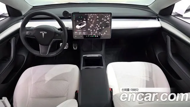 Tesla Model 3 — Фото автомобиля 10