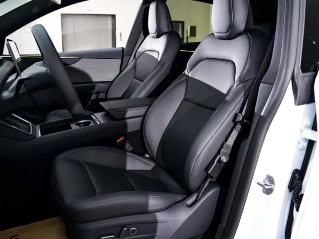 Tesla Model Y — Фото автомобиля 18