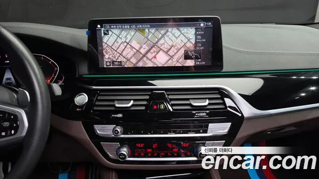 BMW 5 Series G30 — Фото автомобиля 12