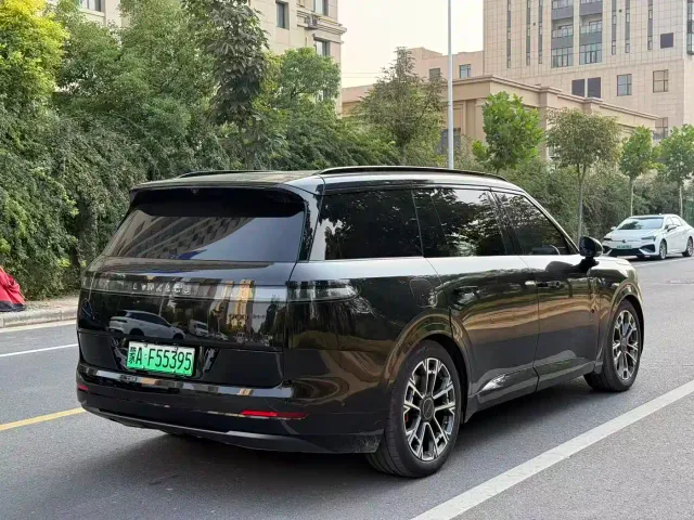 Lynk & Co 900 — Фото автомобиля 9