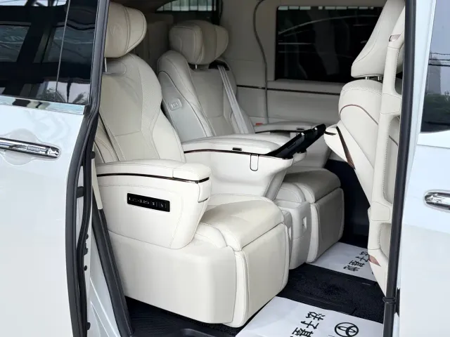 Lexus LM — Фото автомобиля 14