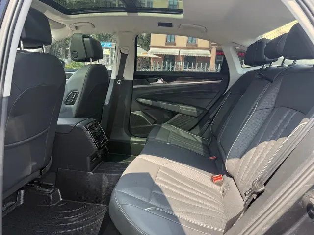Volkswagen Passat — Фото автомобиля 15