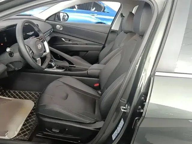 Hyundai Elantra — Фото автомобиля 14