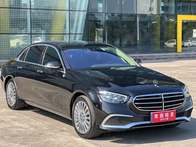 Mercedes-Benz E-Class — Фото автомобиля 3