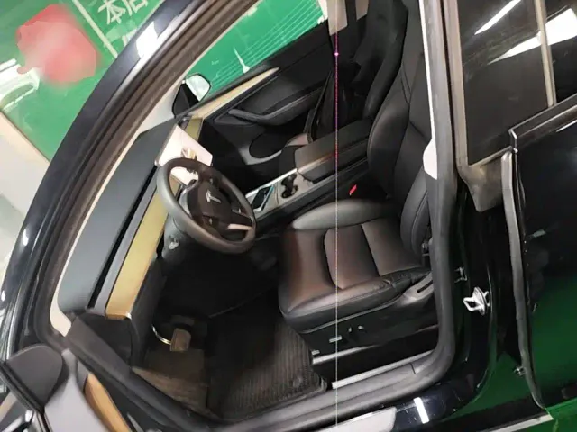 Tesla Model Y — Фото автомобиля 14