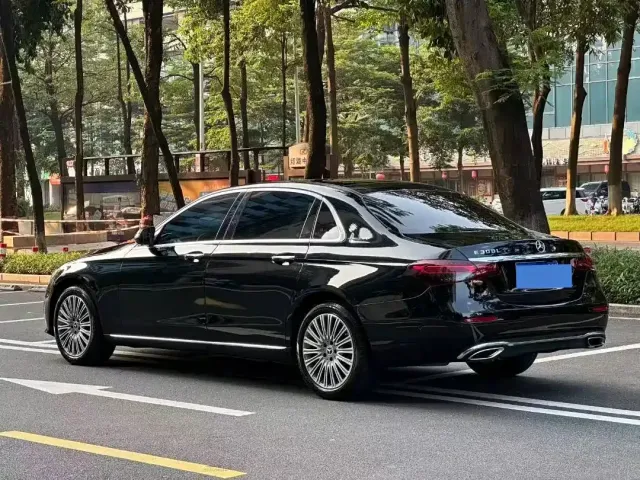 Mercedes-Benz E-Class — Фото автомобиля 4