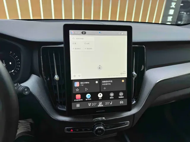 Volvo XC60 — Фото автомобиля 12