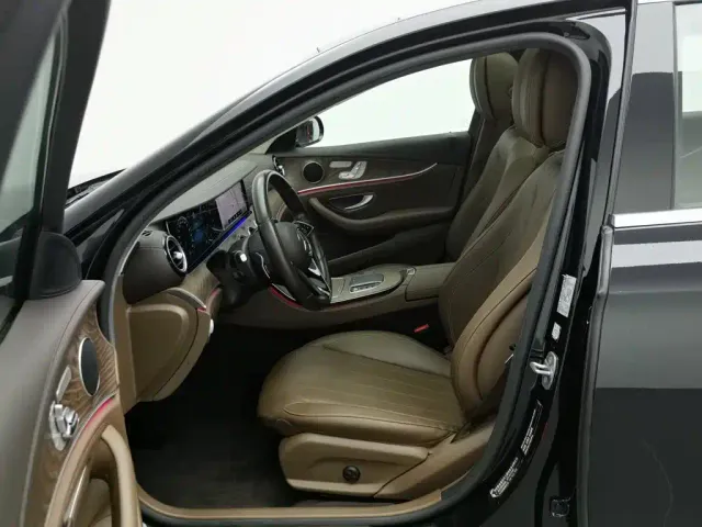 Mercedes-Benz E-Class — Фото автомобиля 10
