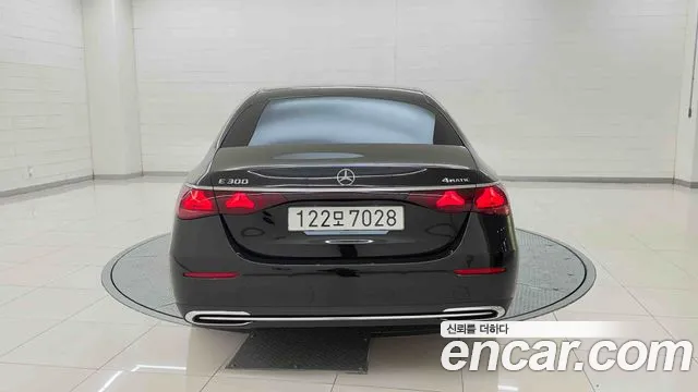 Mercedes-Benz E-Class — Фото автомобиля 5