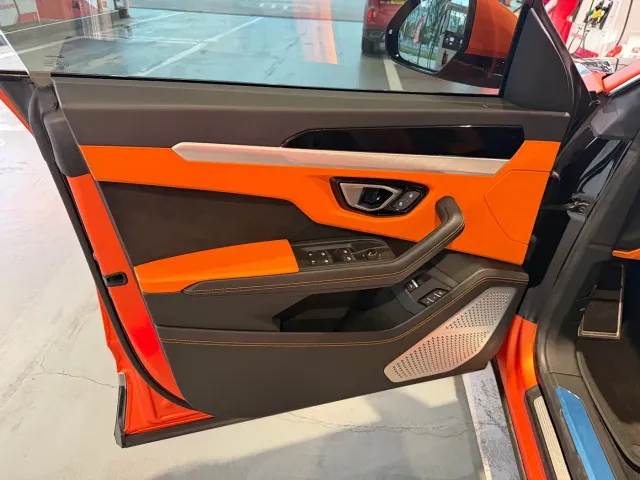 Lamborghini Urus — Фото автомобиля 3