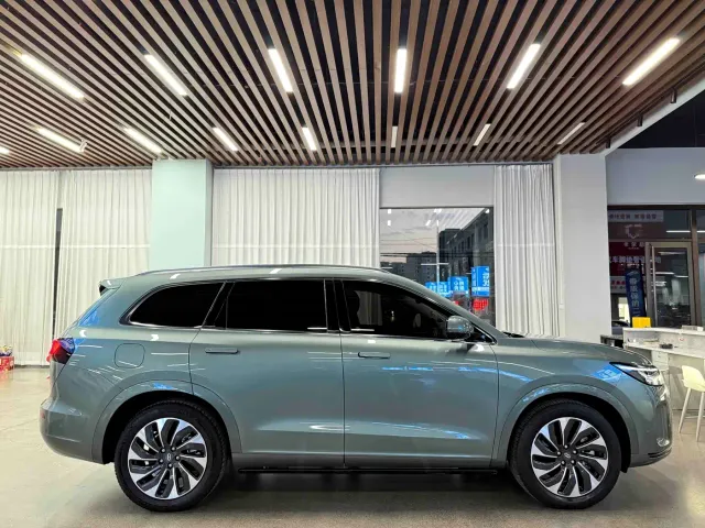 Aito M7 — Фото автомобиля 19