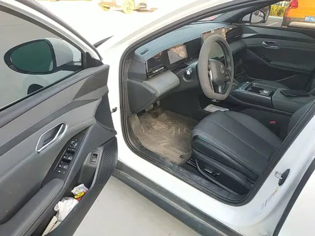 BYD Qin L — Фото автомобиля 15
