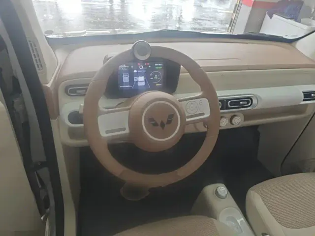 Wuling Hongguang Mini EV — Фото автомобиля 10