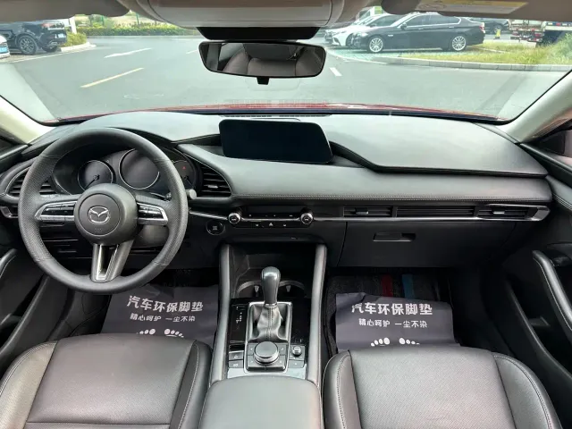 Mazda Axela — Фото автомобиля 5