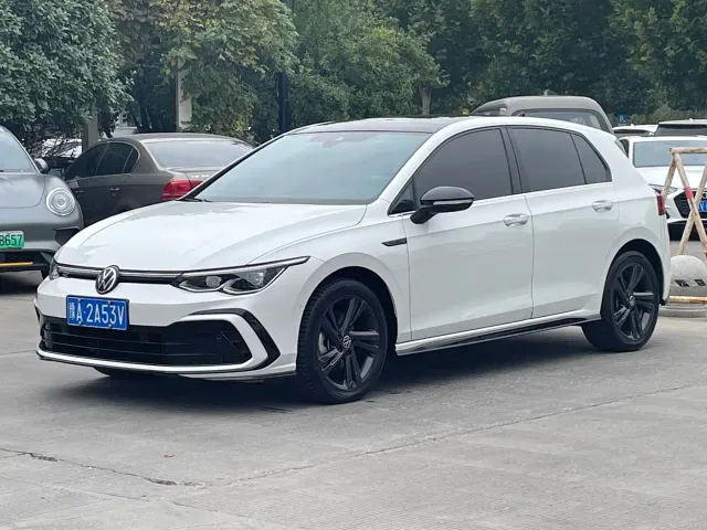 Фотография автомобиля — Volkswagen Golf
