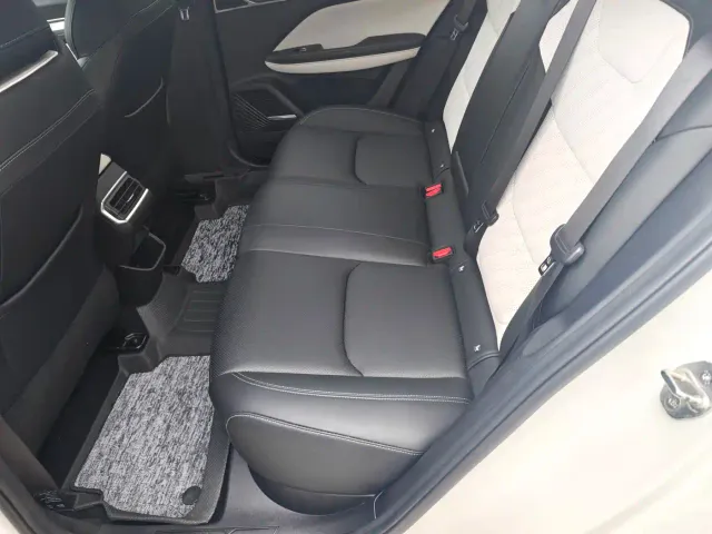 Geely Emgrand L — Фото автомобиля 12