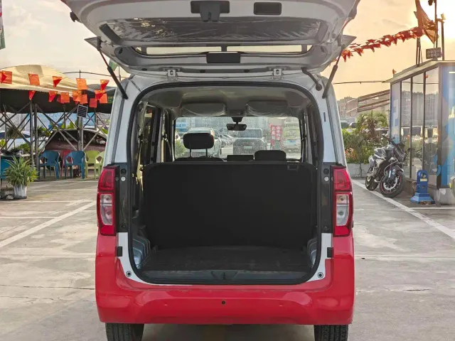 Wuling Zhiguang NEV — Фото автомобиля 10