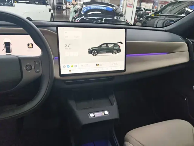 Volvo Volvo XC70 Plug-in Hybrid 2025 Standard — Фото автомобиля 12