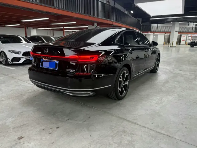 Volkswagen Passat — Фото автомобиля 14