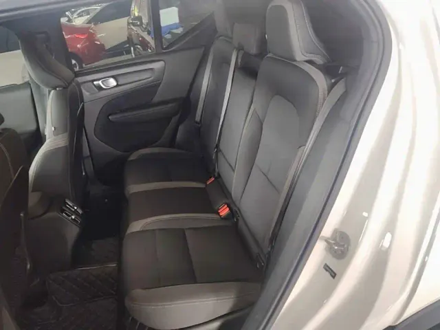 Volvo XC40 — Фото автомобиля 16