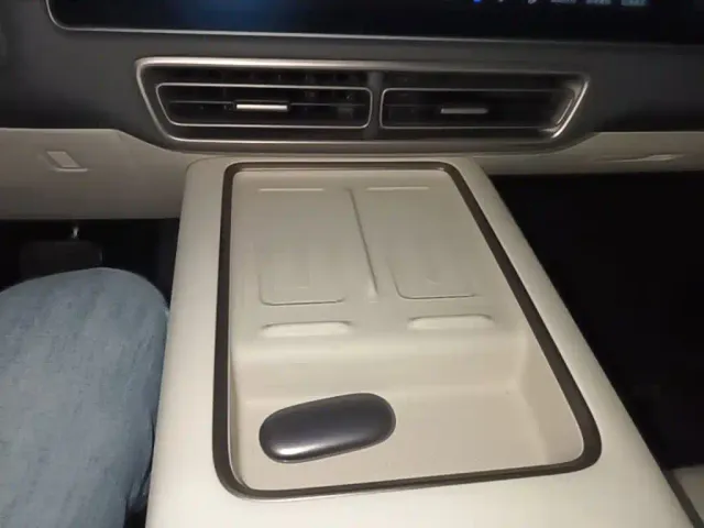 Li Auto MEGA — Фото автомобиля 13