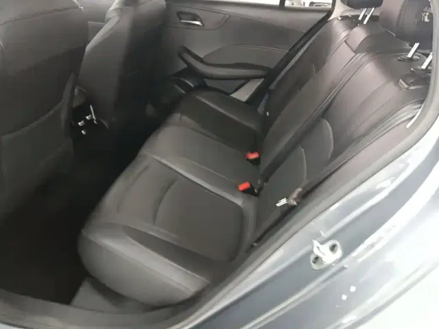 Roewe i5 — Фото автомобиля 16