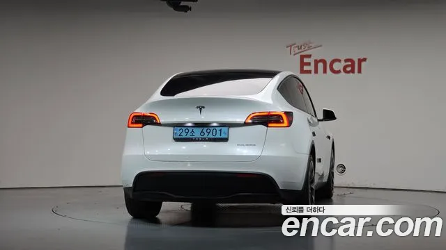 Tesla Model Y — Фото автомобиля 4
