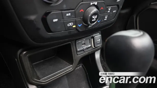 Jeep Renegade — Фото автомобиля 29