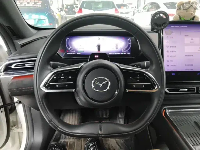 Mazda Mazda EZ-6 2025 Extended Range 200 Intelligent Premium Sport Edition — Фото автомобиля 10