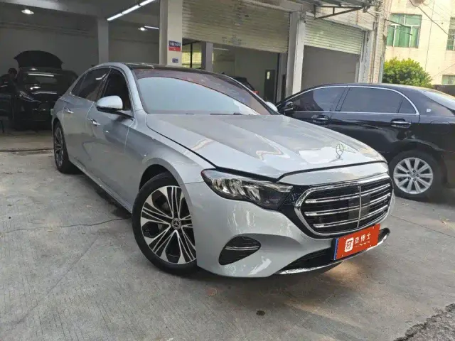 Mercedes-Benz E-Class — Фото автомобиля 5