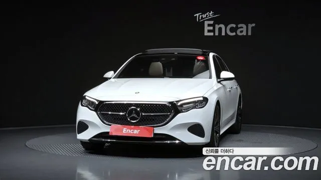 Mercedes-Benz E-Class — Фото автомобиля 3