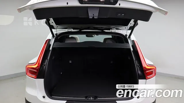 Volvo XC40 — Фото автомобиля 7