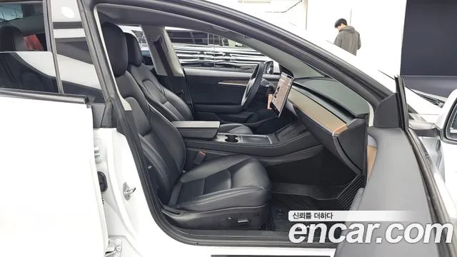 Tesla Model 3 — Фото автомобиля 17