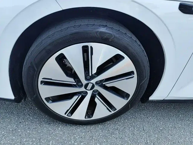 Geely Galaxy E8 — Фото автомобиля 22