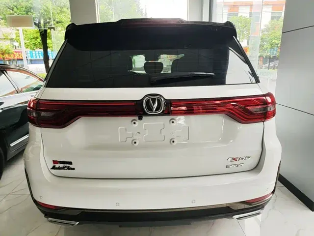 Changan CS95 — Фото автомобиля 5