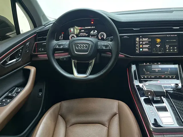 Audi Q7 — Фото автомобиля 11