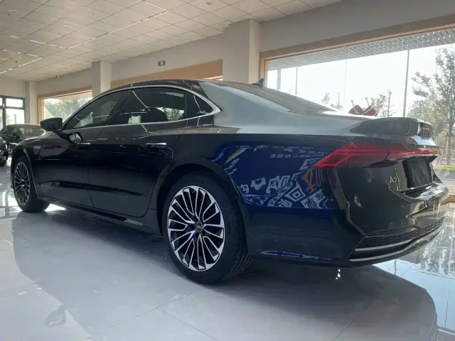 Audi A7L — Фото автомобиля 2