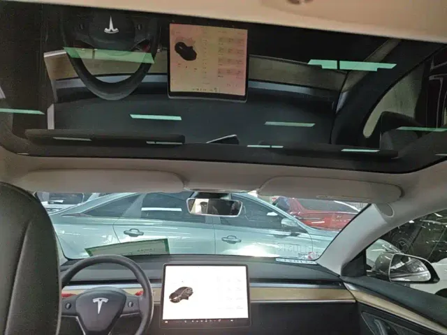 Tesla Model 3 — Фото автомобиля 17