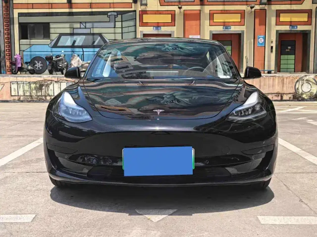 Tesla Model 3 — Фото автомобиля 2