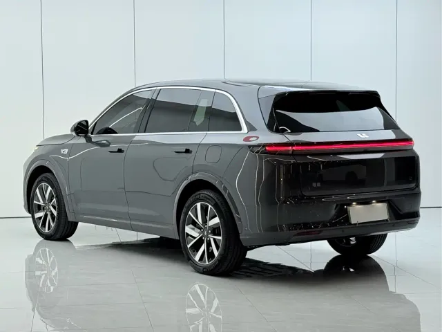 Li Auto L7 — Фото автомобиля 15