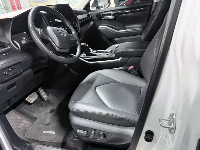 Toyota Highlander — Фото автомобиля 8