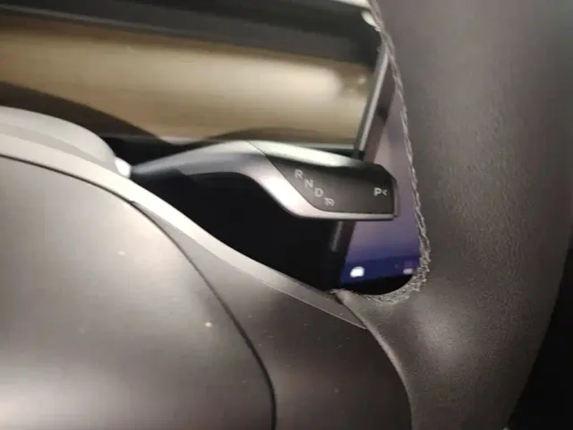 Tesla Model Y — Фото автомобиля 13