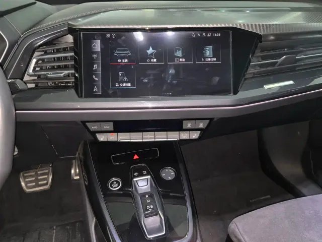 Audi Q4 e-tron — Фото автомобиля 10