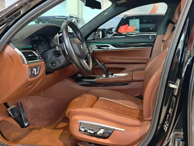 BMW 7 Series — Фото автомобиля 15