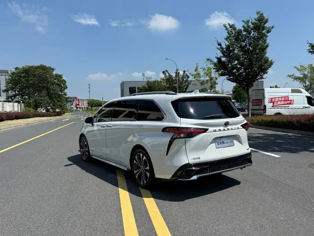 Toyota Granvia — Фото автомобиля 9