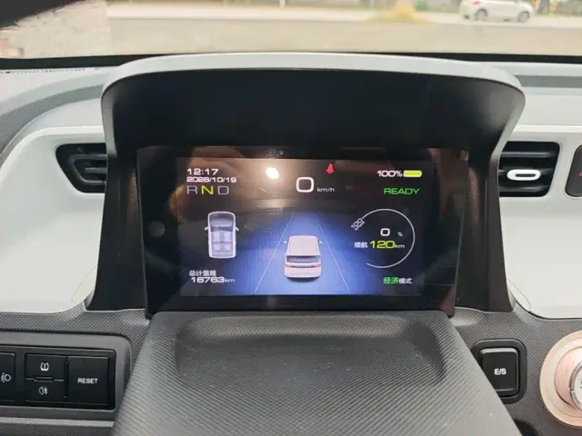Wuling Hongguang Mini EV — Фото автомобиля 11