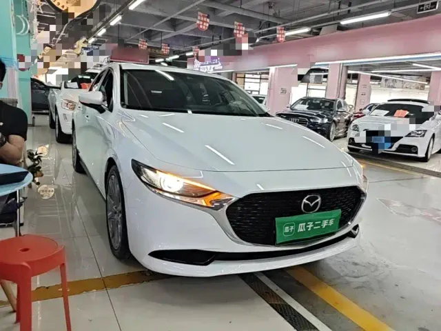 Mazda Axela — Фото автомобиля 3