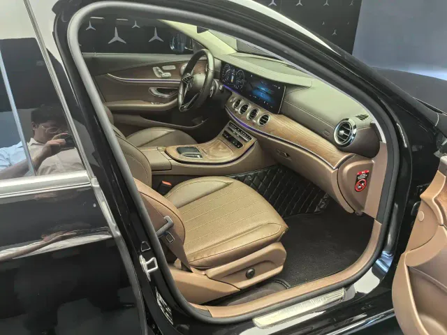 Mercedes-Benz E-Class — Фото автомобиля 19