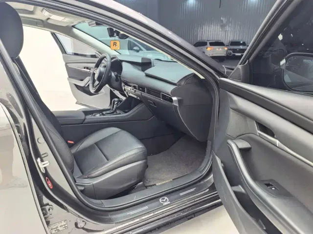 Mazda Axela — Фото автомобиля 13