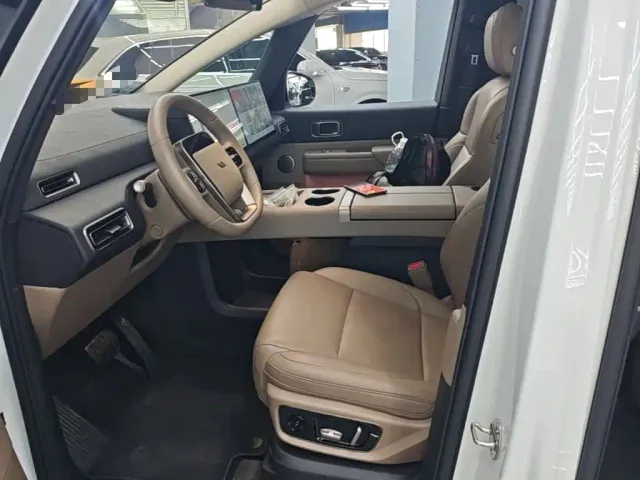 Li Auto MEGA — Фото автомобиля 14